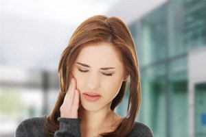 Woman in office building with oral pain 